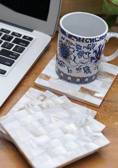 White 4 Piees Mother Of Pearl Coasters