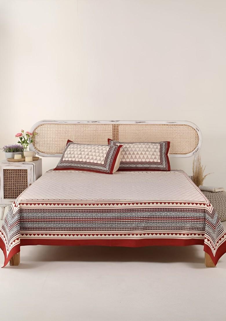 Maroon And Beige Geometric Cotton 300 Tc King Bedsheet With 2 Pillow Covers