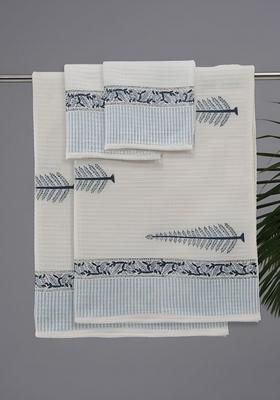 Piece Of 4 White And Blue Floral Block Printed Cotton Hand And Bath Waffle Towels
