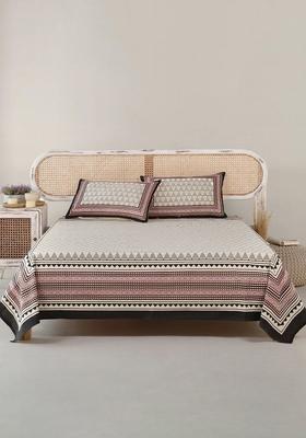 Black And Off White Geometric Cotton 300 Tc King Bedsheet With 2 Pillow Covers