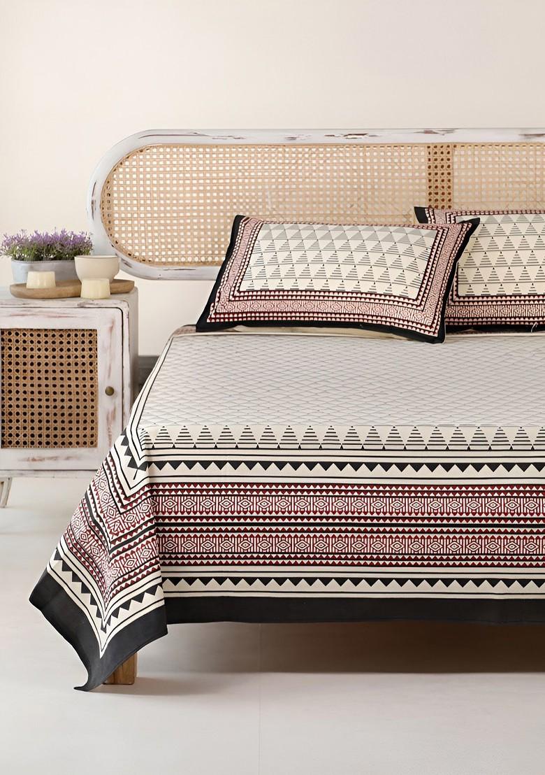 Black And Off White Geometric Cotton 300 Tc King Bedsheet With 2 Pillow Covers