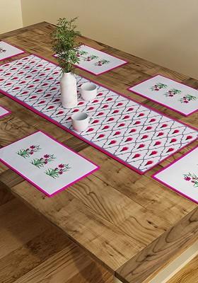 Pink And White Set Of 6 Table Placemats With Runner