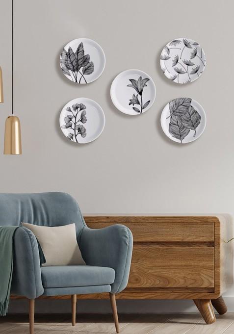 White And Black 5 Pieces Printed Ceramic Wall Plates