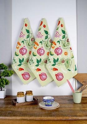 Green And Red 3 Pieces Veggies Printed Cotton Kitchen Towels