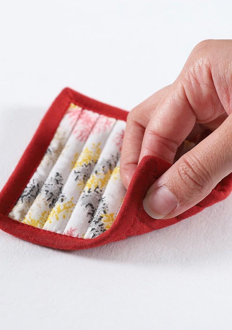 White And Red 6 Pieces Printed Cotton Coasters