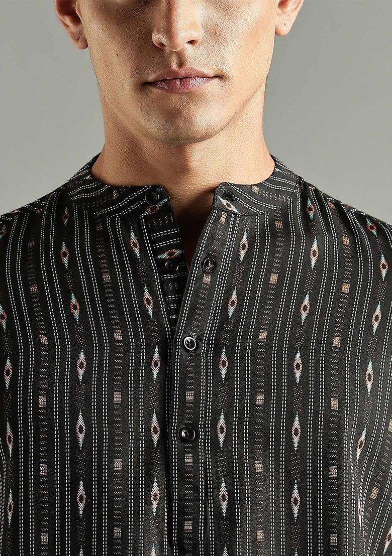 Black Striped Blended Kurta For Men - Indya