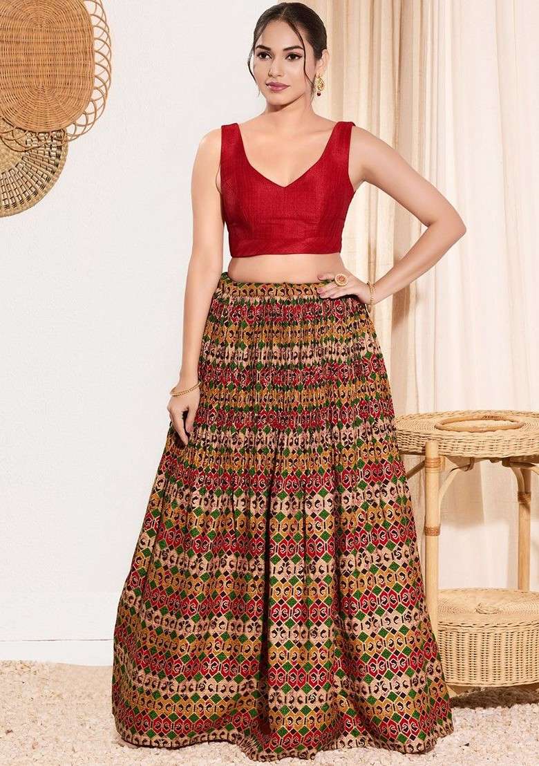 Solid V Neck Padded Saree Blouse - Indya