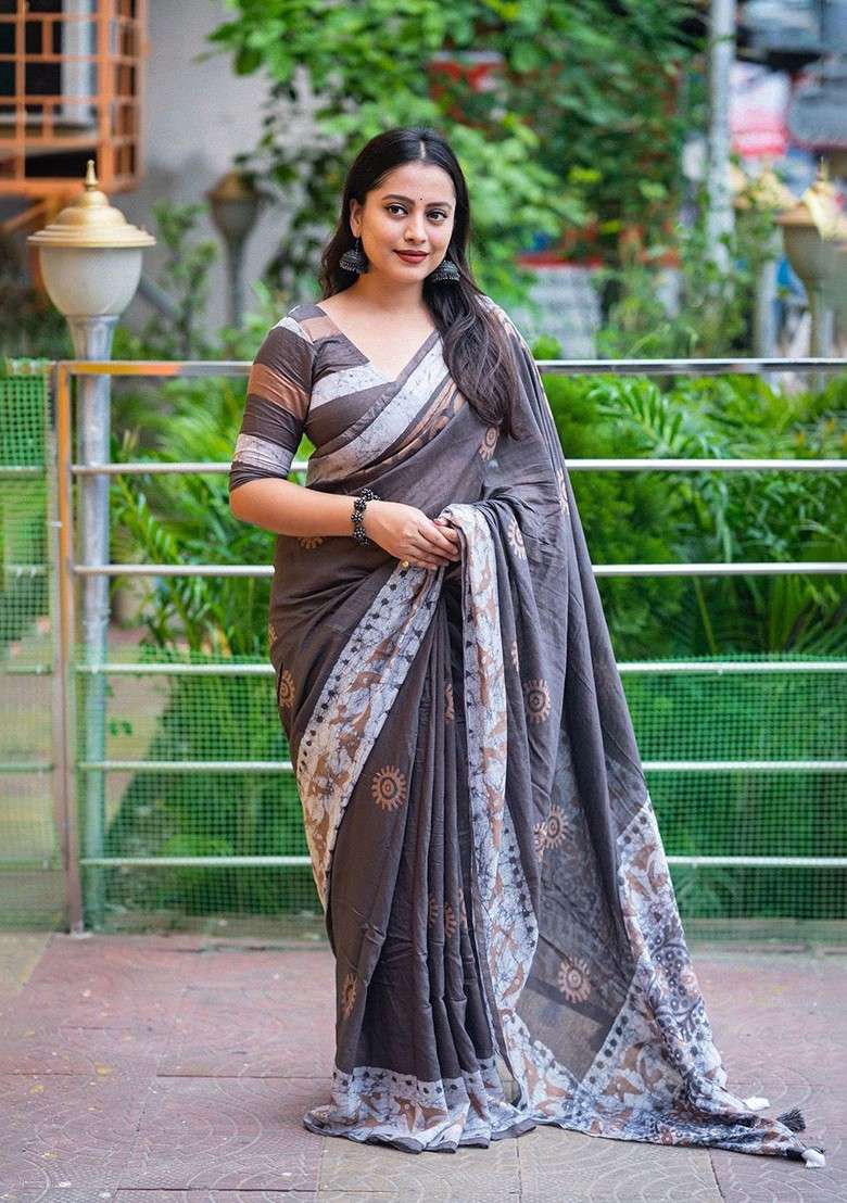 Grey Blended Saree Set with Embroidered for Diwali | Wedding & Festive Wear - Indya