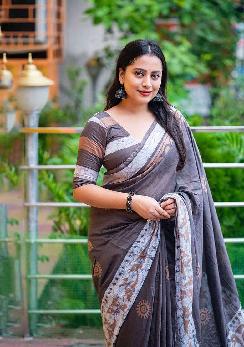 Grey Blended Saree Set with Embroidered for Diwali | Wedding & Festive Wear - Indya