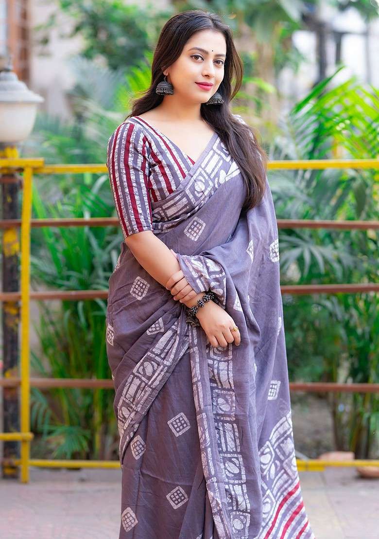 Grey Blended Saree Set with Embroidered for Diwali | Wedding & Festive Wear - Indya