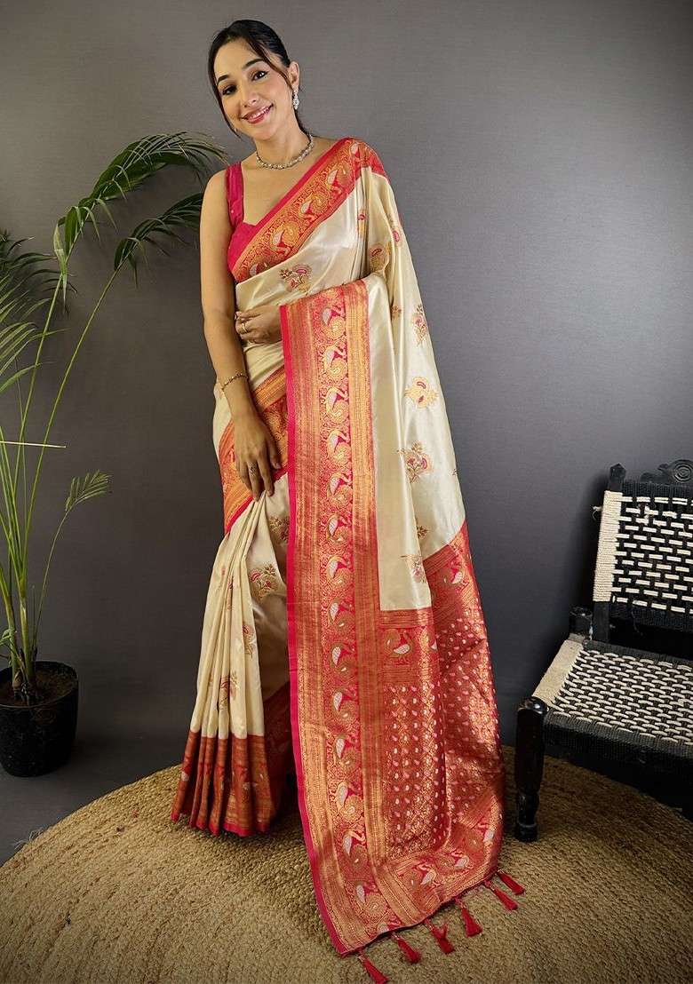 White Blended Saree Set with Embroidered for Diwali | Wedding & Festive Wear - Indya