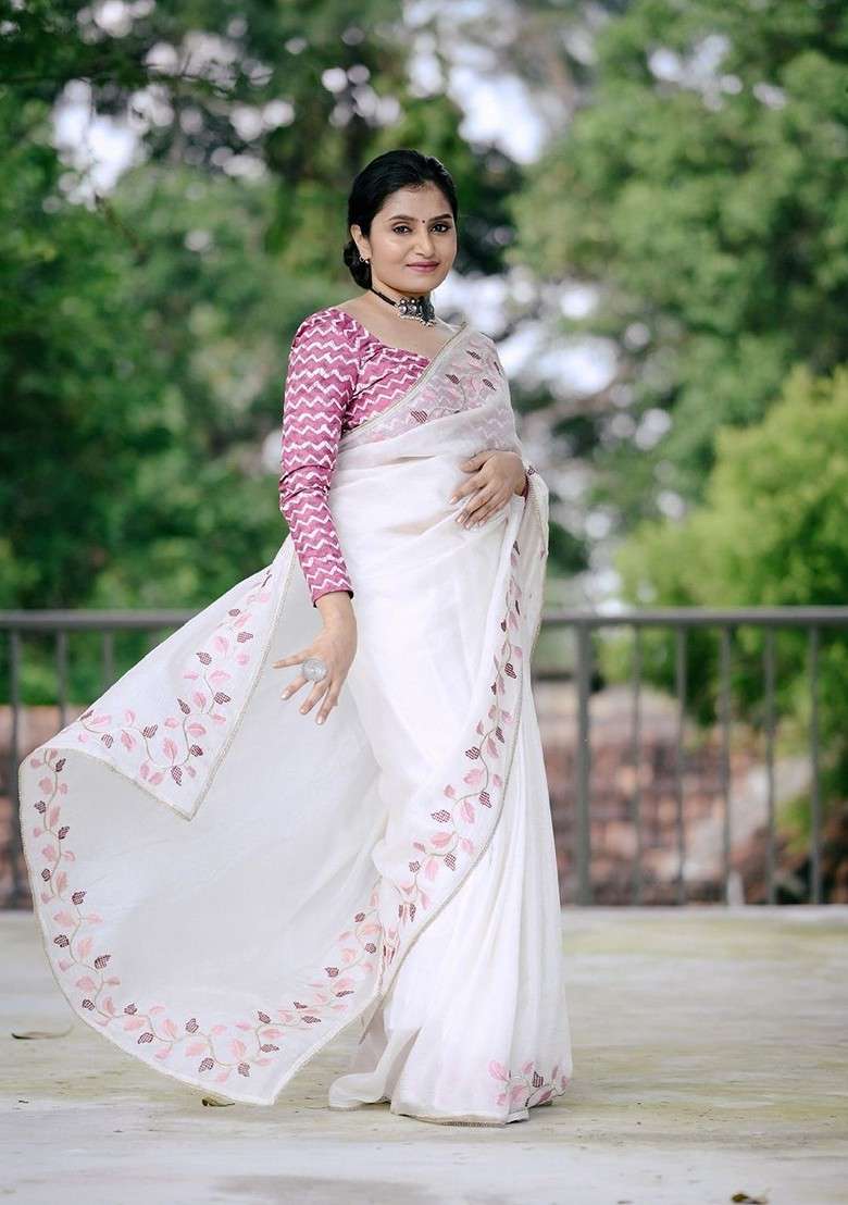 White Blended Saree Set with Embroidered for Diwali | Wedding & Festive Wear - Indya