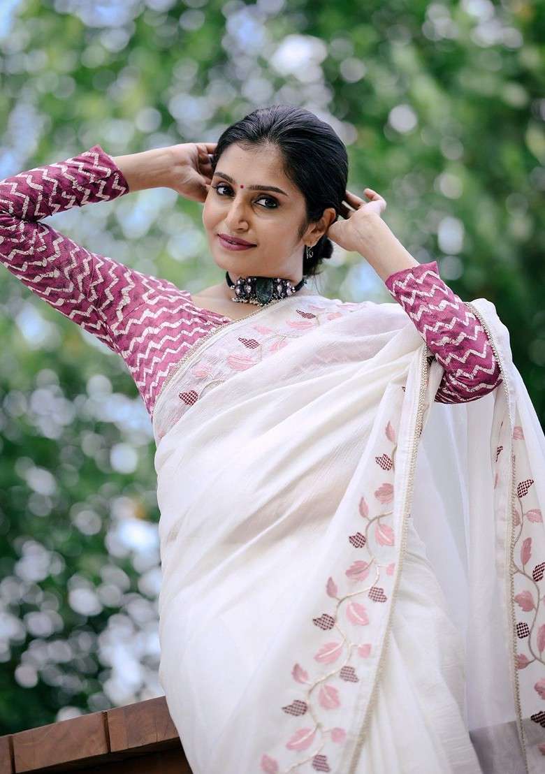 White Blended Saree Set with Embroidered for Diwali | Wedding & Festive Wear - Indya