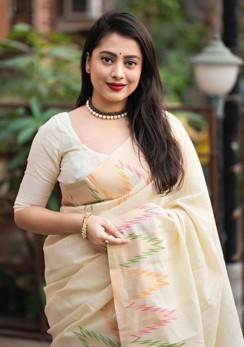 Off White Blended Saree Set with Embroidered for Diwali | Wedding & Festive Wear - Indya