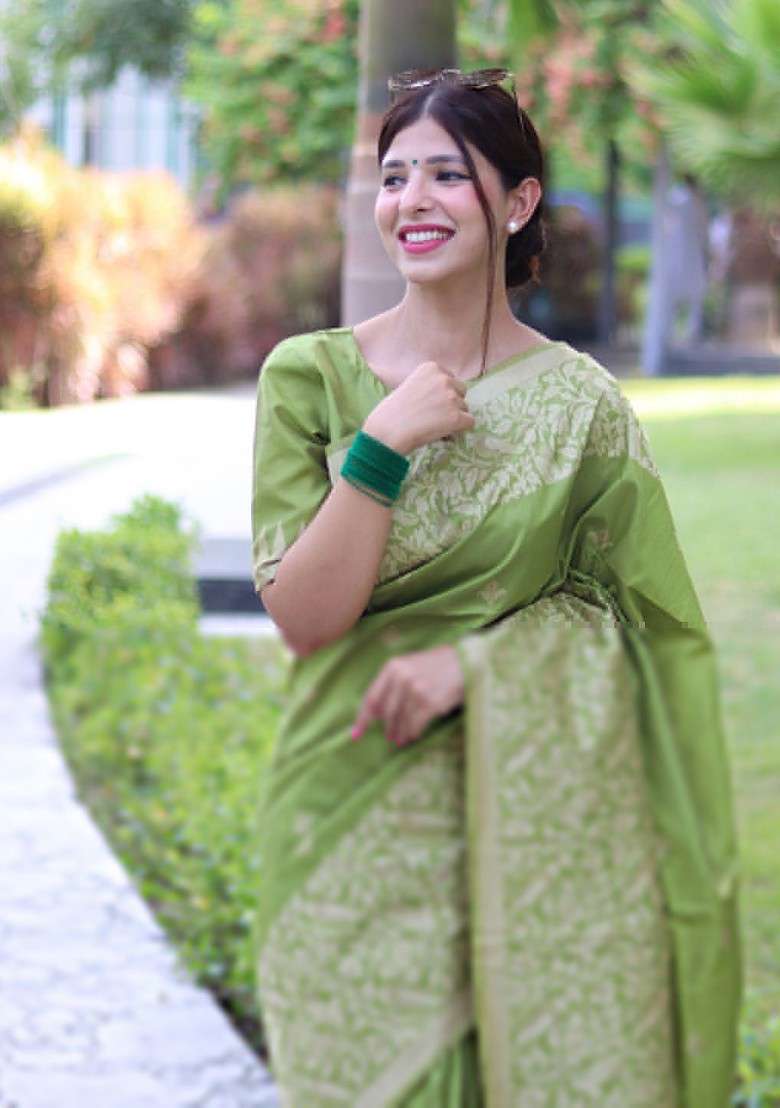 Green Embellished Blended Saree Set for Diwali and Festive Wear - Indya