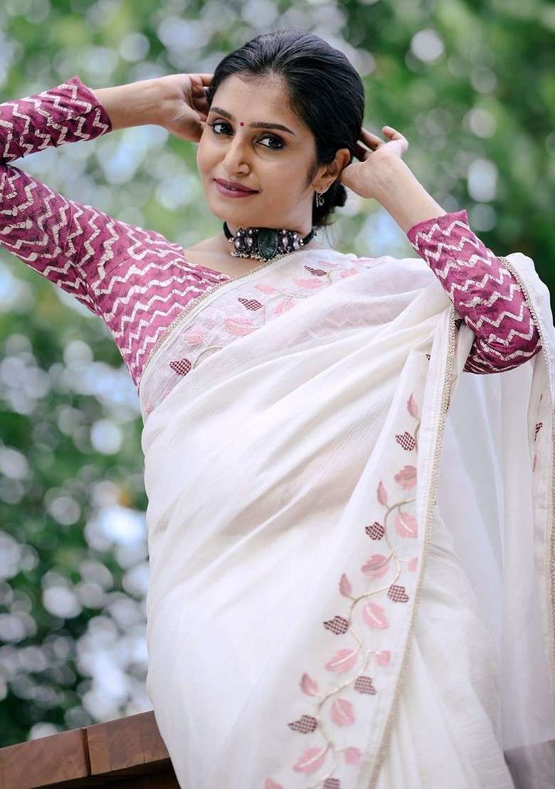 White Blended Saree Set with Embroidered for Diwali | Wedding & Festive Wear - Indya