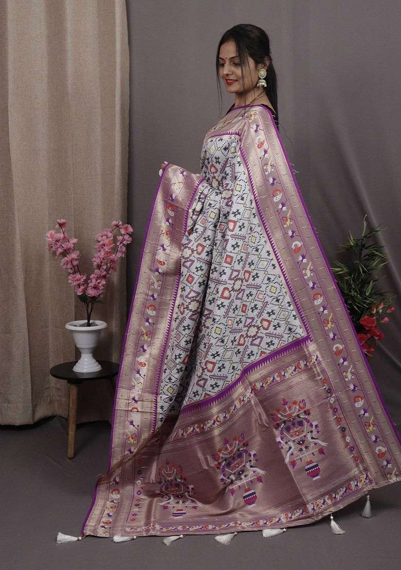 White Blended Saree Set with Embroidered for Diwali | Wedding & Festive Wear - Indya