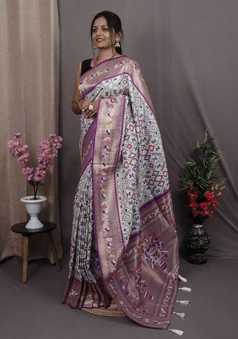 White Blended Saree Set with Embroidered for Diwali | Wedding & Festive Wear