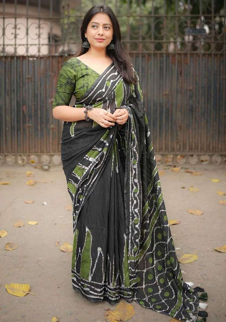 Green Embroidered Blended Saree Set for Diwali and Festive Wear - Indya