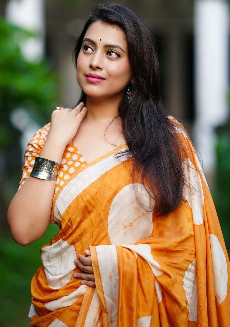 Orange Embroidered Blended Saree Set for Diwali and Festive Wear - Indya