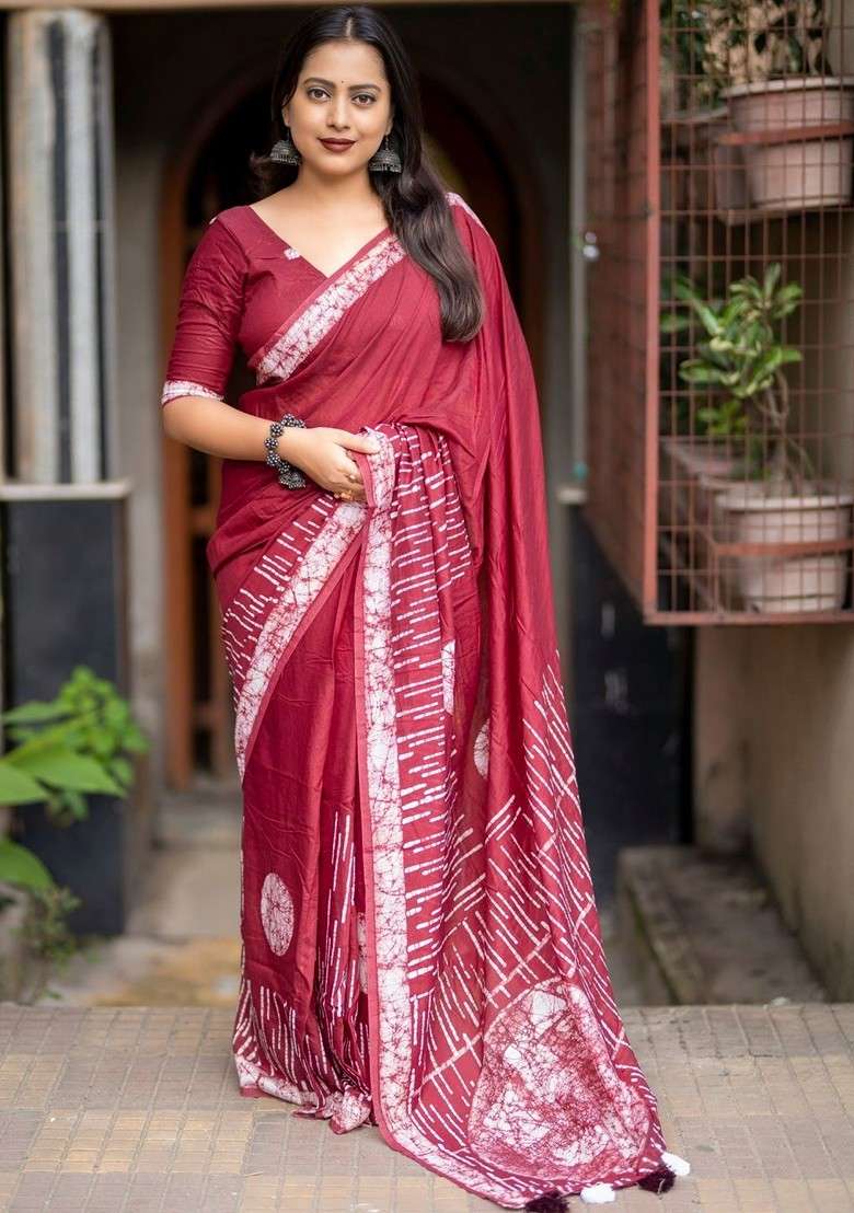Maroon Batik Blended Saree Set with Printed for Diwali | Wedding & Festive Wear - Indya