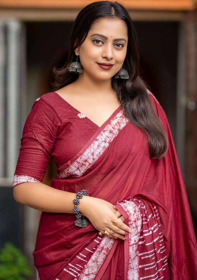 Maroon Batik Blended Saree Set with Printed for Diwali | Wedding & Festive Wear - Indya