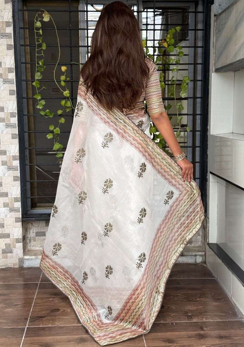Off White Blended Saree Set with Printed for Diwali | Wedding & Festive Wear - Indya
