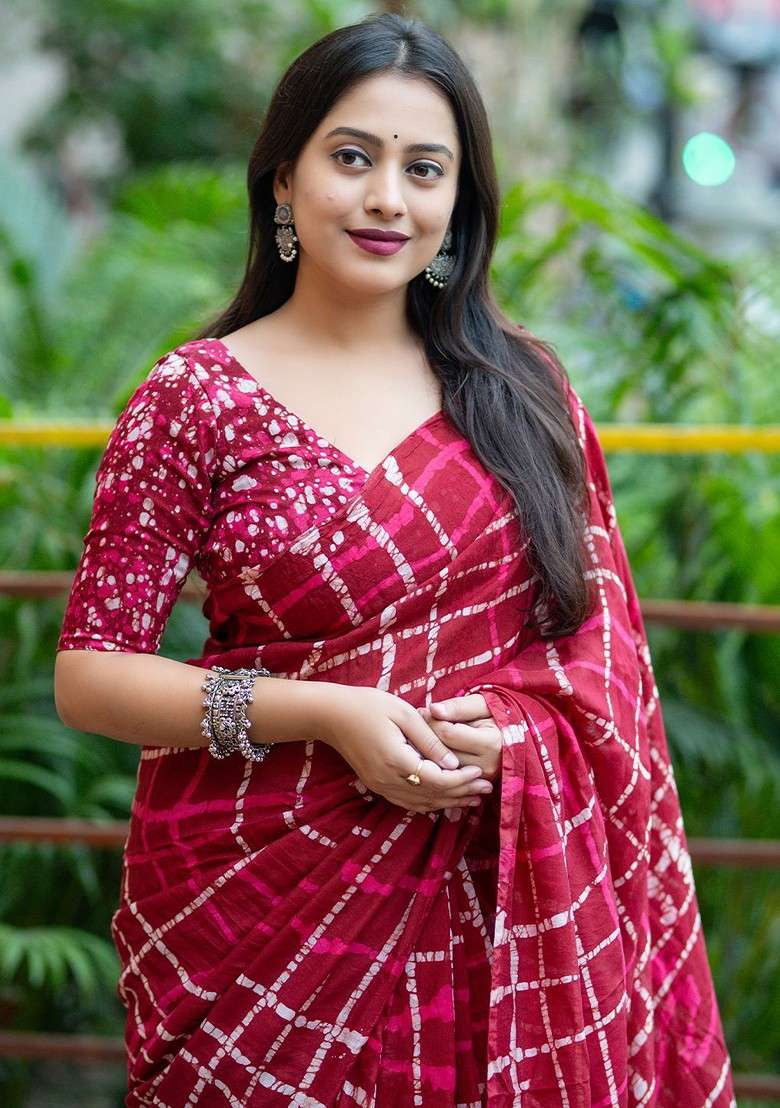 Red Batik Printed Blended Saree Set for Diwali and Festive Wear - Indya