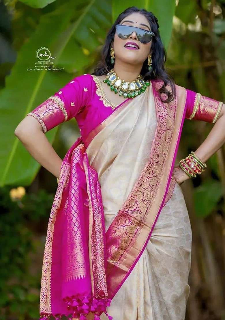 Beige Blended Jacquard Saree Set for Diwali | Wedding & Festive Wear - Indya