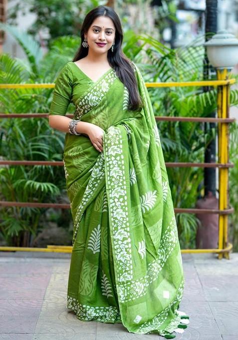 Green Batik Printed Blended Saree Set