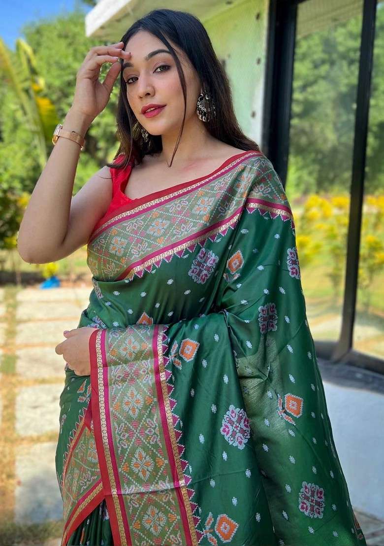 Green Embroidered Blended Saree Set for Diwali and Festive Wear - Indya