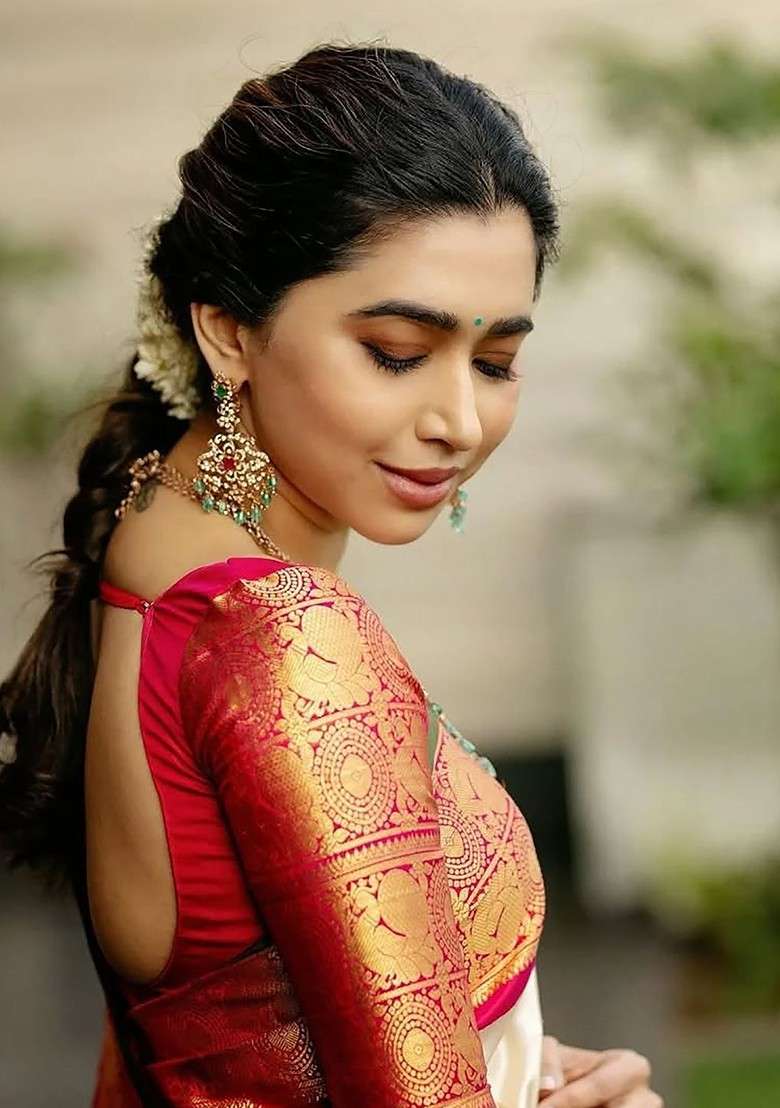 Off White Blended Saree Set with Embroidered for Diwali | Wedding & Festive Wear - Indya