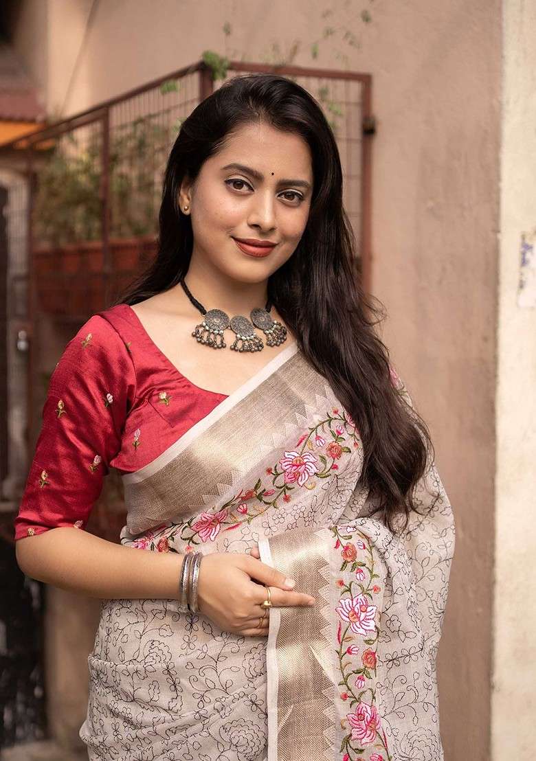 Off White Blended Saree Set with Printed for Diwali | Wedding & Festive Wear - Indya