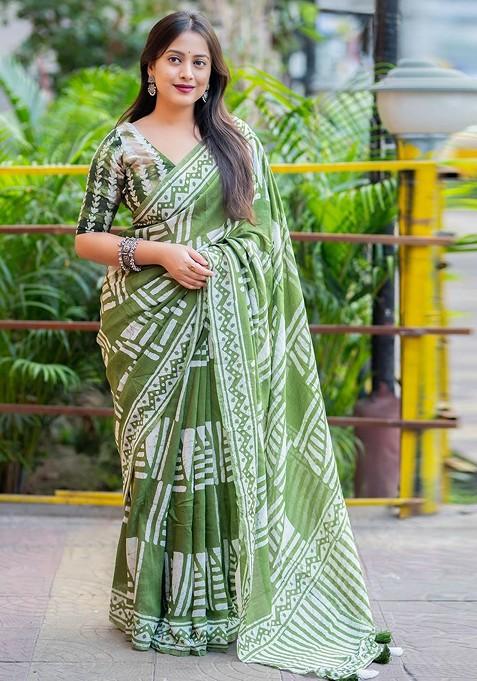Green Batik Printed Blended Saree Set