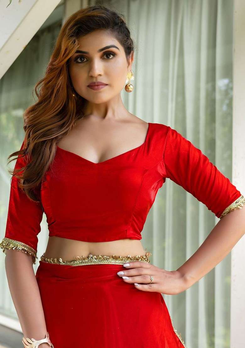 Rose Sequin Embellished Blended Saree Set - Indya