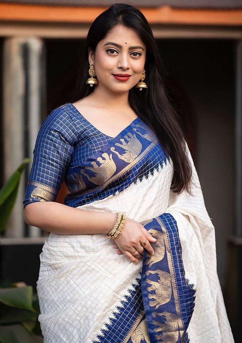 White Blended Jacquard Saree Set for Diwali | Wedding & Festive Wear - Indya
