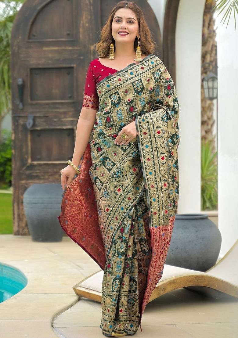 Green Blended Saree Set with Embroidered for Diwali | Wedding & Festive Wear - Indya