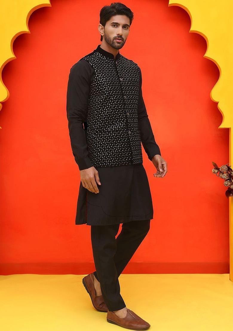 Black Embroidered Velvet Kurta Set For Men - Indya
