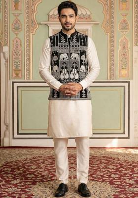 White Solid Velvet Kurta Set For Men