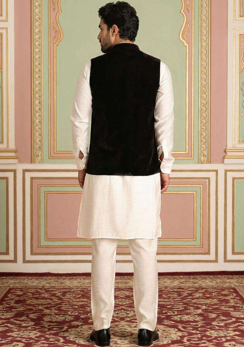 White Solid Velvet Kurta Set For Men - Indya