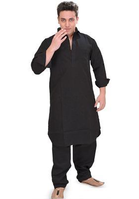 Black Solid Cotton Kurta Set For Men