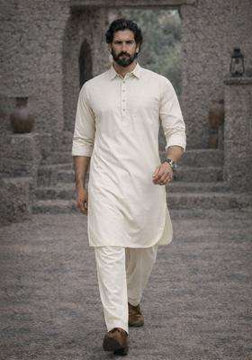 Off White Solid Cotton Kurta Set For Men
