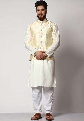 Off White Solid Cotton Kurta Set For Men
