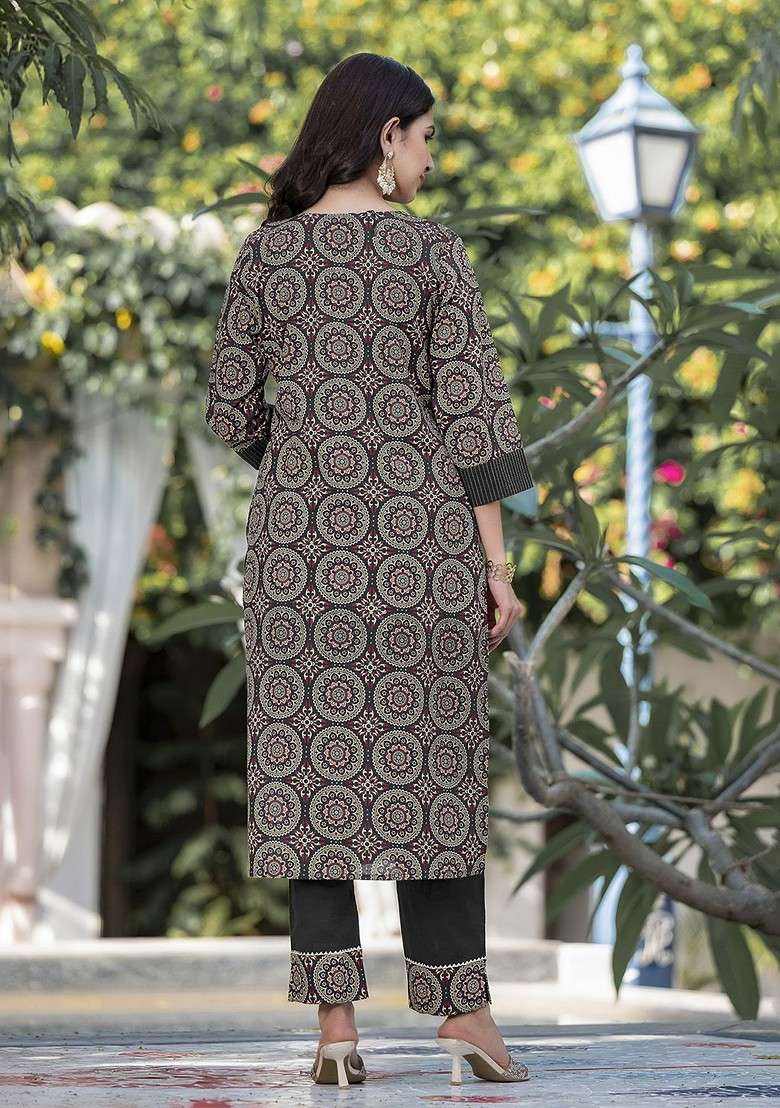 Black Embroidered Poly Blended Kurta Sets - Indya