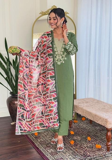 Green Embroidered Poly Blended Kurta Sets
