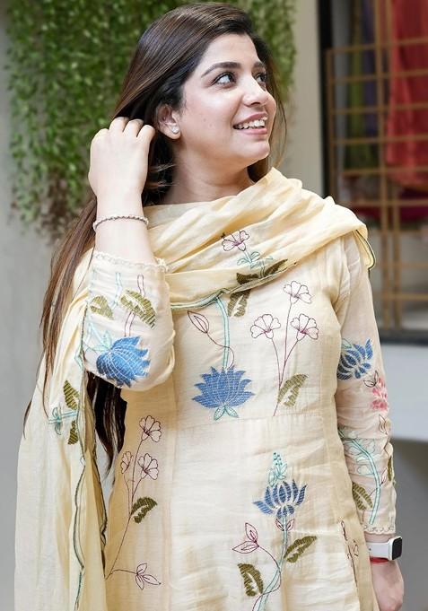 Cream Embroidered Poly Blended Kurta Sets