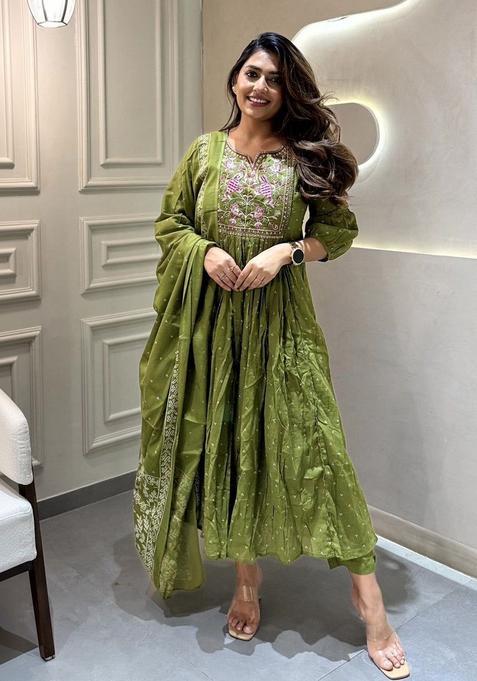 Green Printed Cotton Kurta Set — view on Indya