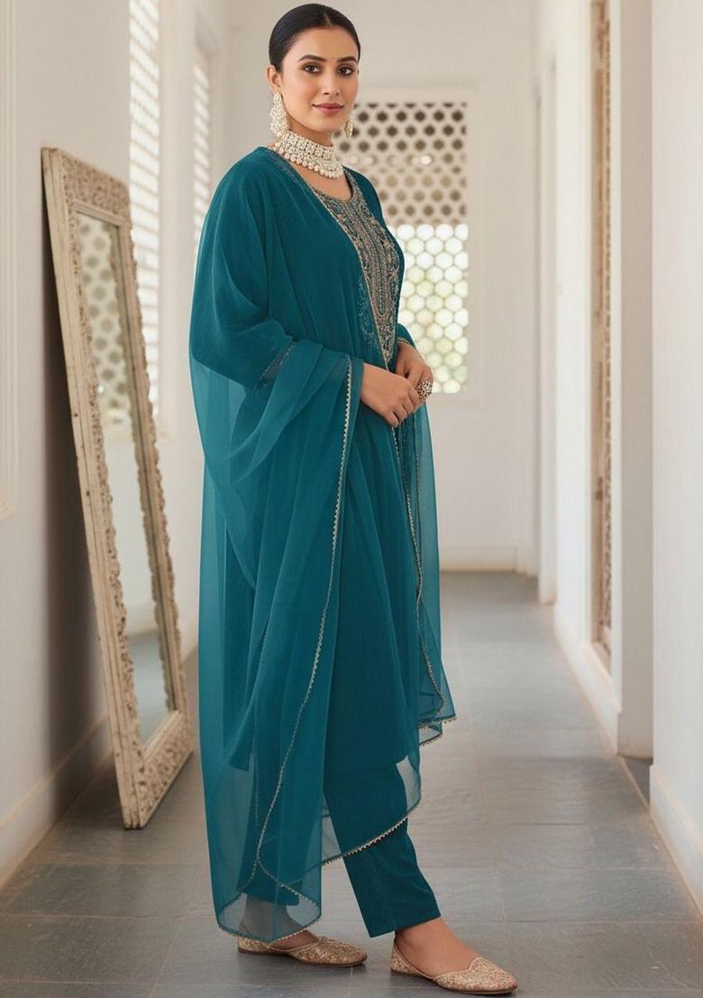 Green Embroidered Velvet Kurta Set - Indya