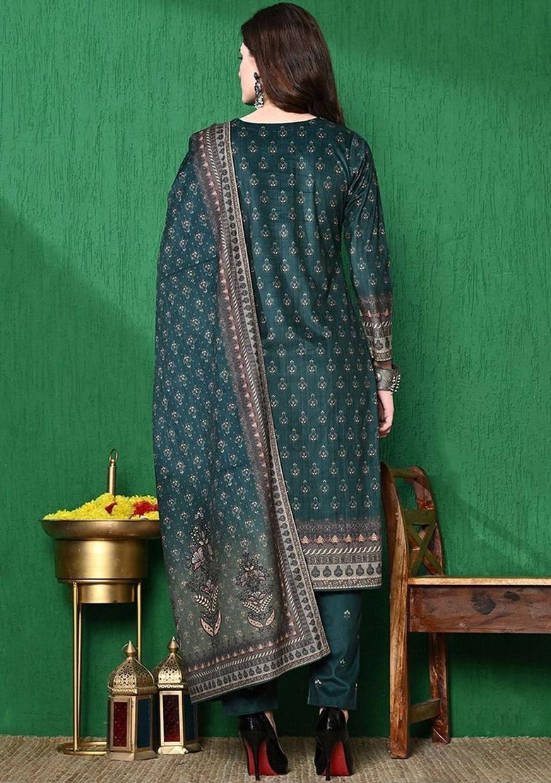 Green Embroidered Velvet Kurta Set - Indya