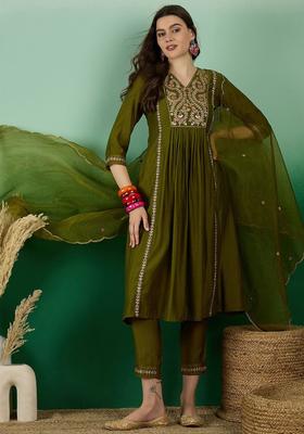 Green Yoke Design Silk Blend Kurta Set